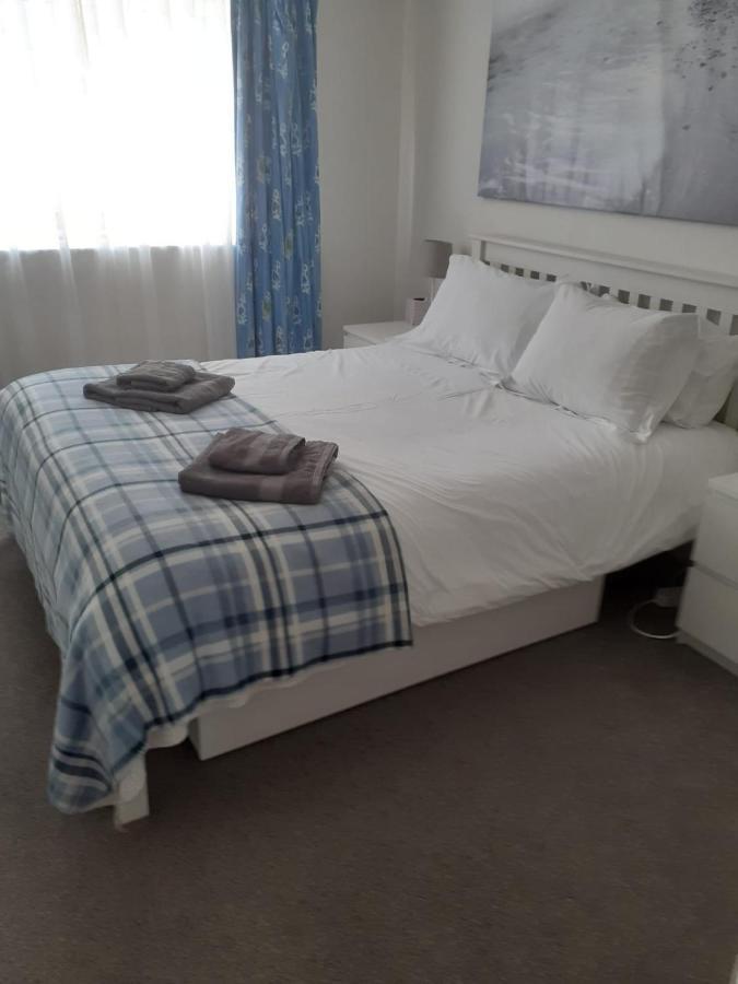 Trafalgar, Lovely Ground Floor Flat With Outside Patio Garden, Minutes Walk To Seafront Seaview Kültér fotó