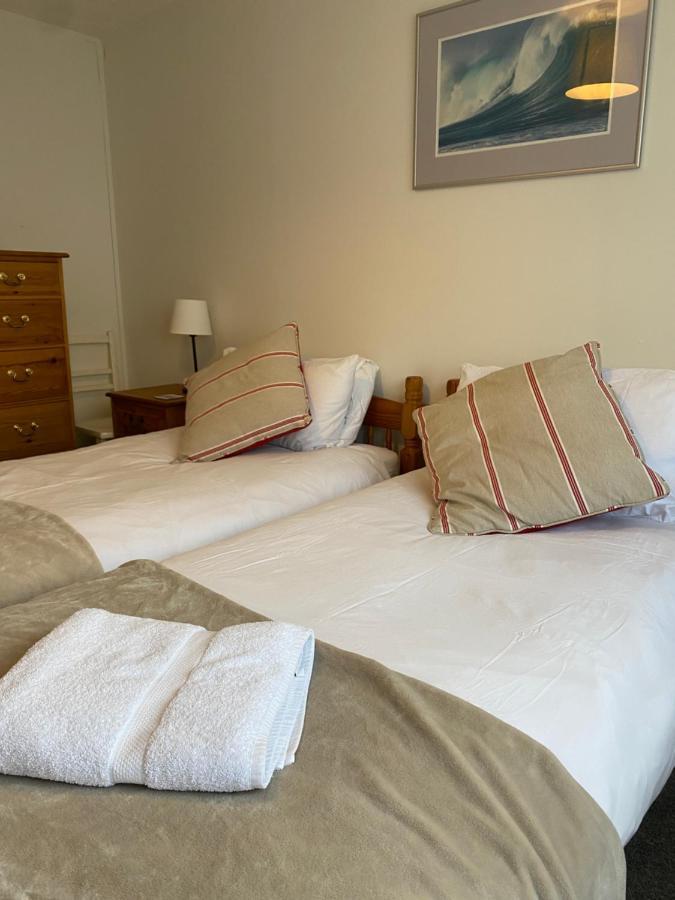 Trafalgar, Lovely Ground Floor Flat With Outside Patio Garden, Minutes Walk To Seafront Seaview Kültér fotó