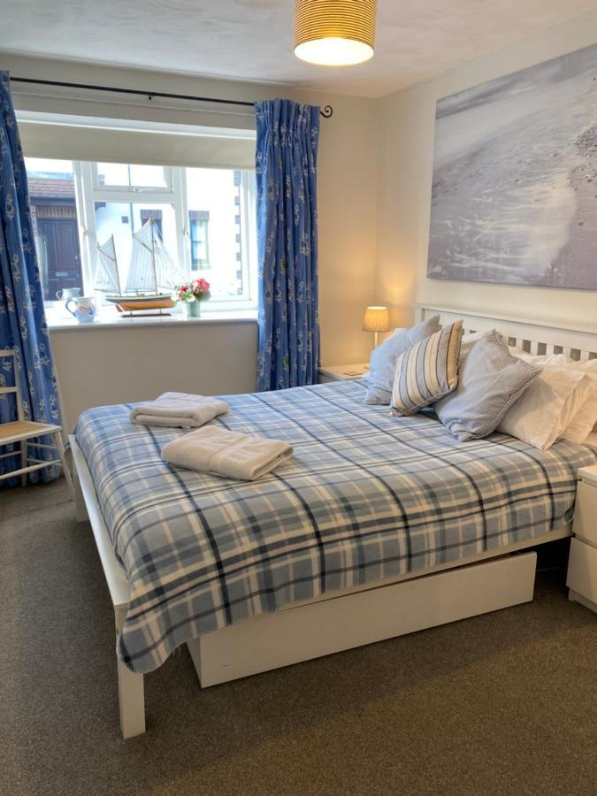 Trafalgar, Lovely Ground Floor Flat With Outside Patio Garden, Minutes Walk To Seafront Seaview Kültér fotó