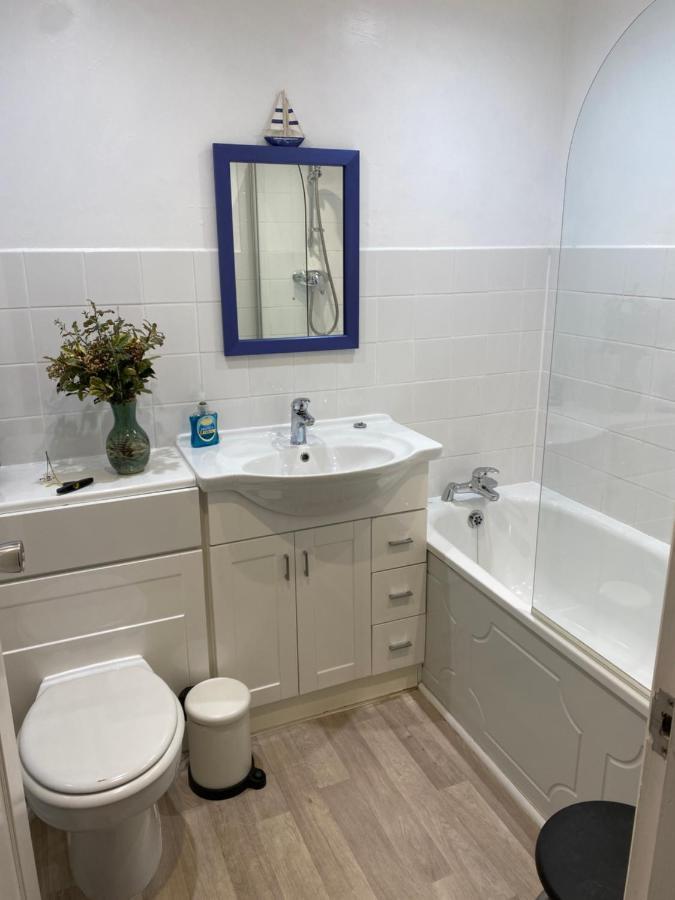 Trafalgar, Lovely Ground Floor Flat With Outside Patio Garden, Minutes Walk To Seafront Seaview Kültér fotó