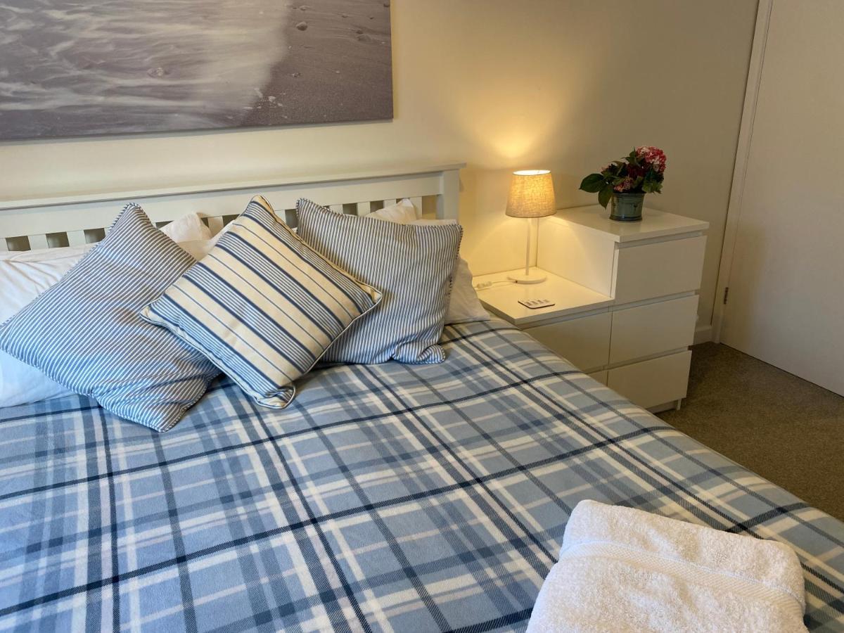 Trafalgar, Lovely Ground Floor Flat With Outside Patio Garden, Minutes Walk To Seafront Seaview Kültér fotó