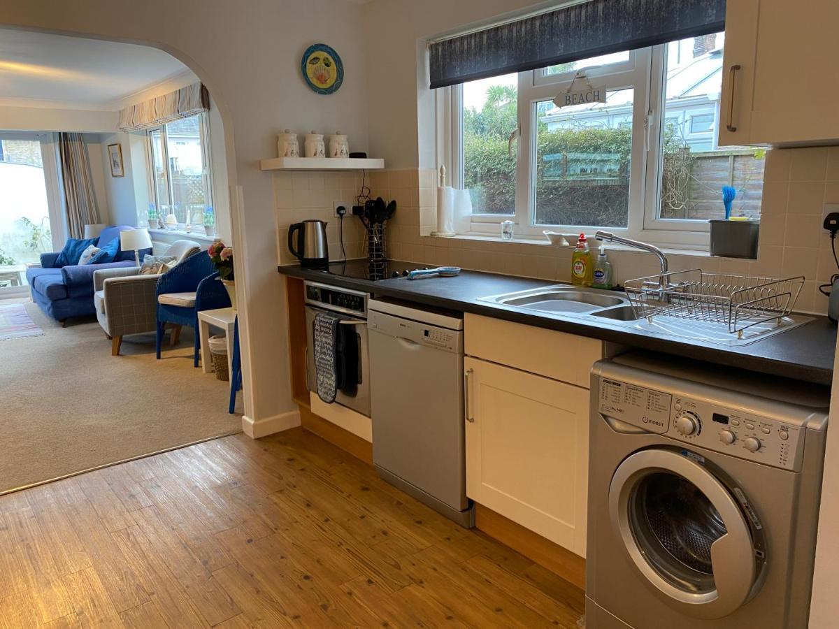 Trafalgar, Lovely Ground Floor Flat With Outside Patio Garden, Minutes Walk To Seafront Seaview Kültér fotó