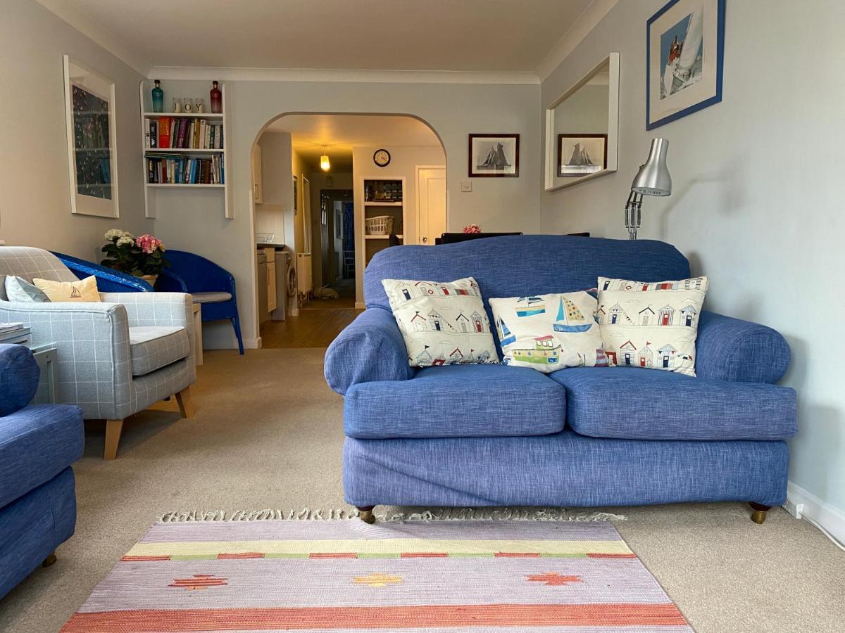 Trafalgar, Lovely Ground Floor Flat With Outside Patio Garden, Minutes Walk To Seafront Seaview Kültér fotó